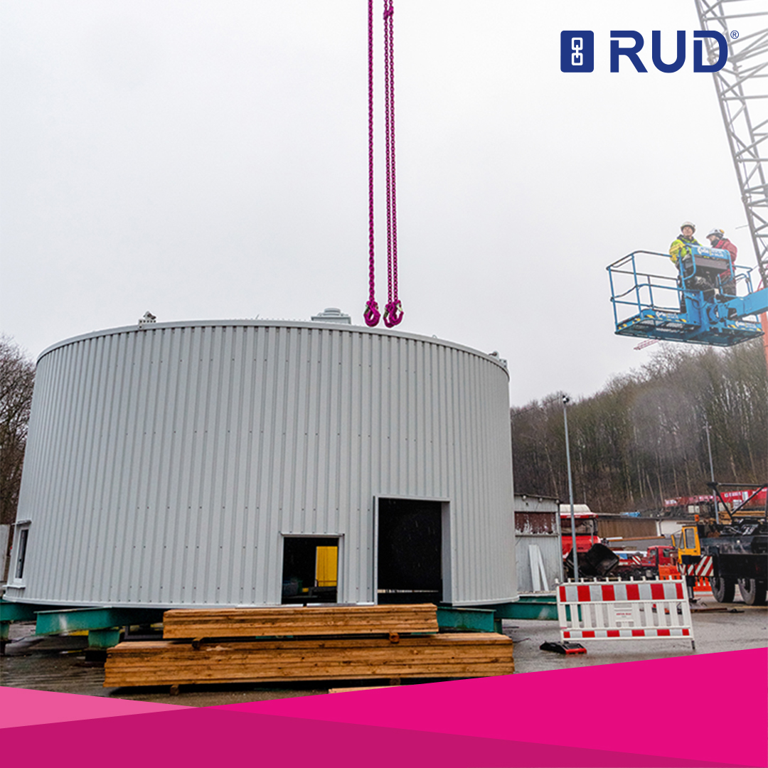 A SILO FINDS ITS LID!
How a silo lid is lifted to dizzying heights using seven-metre-long RUD ICE chains and is assembled there, can now be read in the new RUD Insider on page 5 scomp.ly/RUD_Insider_20…
or on our blog scomp.ly/Silolid.

#RUD #RUDisGood #Attachment #Insider