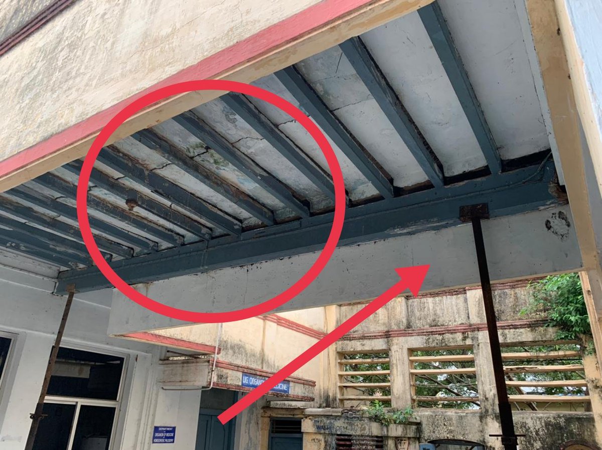 Dorababu0698's tweet photo. Condition of connection slab for class rooms please react before it crash on one of our heads #SAVE_Dr_GGHMC @ncbn @moayush @AyushJuda @ysjagan @naralokesh @PawanKalyan @NtvTeluguLive @TV9Telugu @ETNOWlive @timesofindia @abntelugutv @AndhraPradeshCM @IamKodaliNani @SonuSood https://t.co/WxmBFzn6ZM