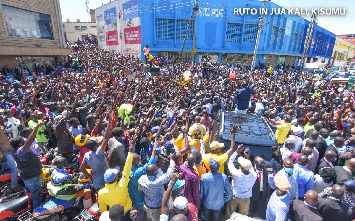 WilliamsRuto's tweet photo. During an engagement with wananchi at Kisumu City, Kisumu Central Constituency, Kisumu County, on our way to Kondele to assist small scale traders. https://t.co/jQy3vl02wn