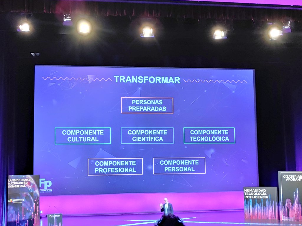 oscarboluda's tweet photo. Con @jarevalo_FP la importancia de formar profesionales con talento además de competentes @FPeuskadi #FPeuskadi https://t.co/yqJSRsLtiO