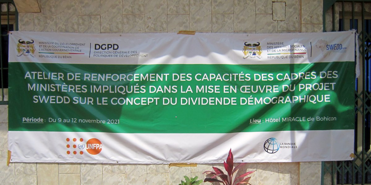 unfpa_benin's tweet photo. Pour soutenir la dynamique autour du concept du dividende démographique au Bénin🇧🇯, 50 cadres des ministères impliqués dans la mise en œuvre du projet #SWEDD en atelier de renforcement des capacités avec l’appui technique de @unfpa_benin et de la @BM_Afrique 
#InvestInYouth https://t.co/GR46gFGDRM