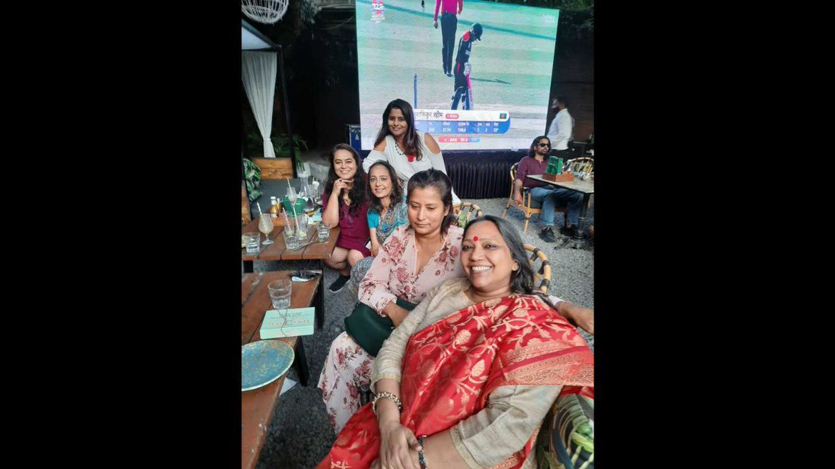 htcity's tweet photo. #StatusSingle, a support community started by author Sreemoyee Piu Kundu for single women, talk about their first offline meetup
Story: @Anjuri
Read: https://t.co/kVrNsY2VJo
#SupportGroup #FacebookCommunity #SingleWomen https://t.co/bxxkDr2pbP