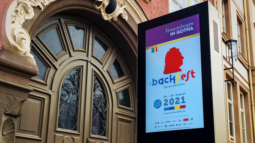 ST_DIGITAL_de's tweet photo. Sämtliche Infos auch außerhalb der Geschäft- und Ladenräume von „Gotha adelt – Tourist-Information &amp; Shop“ an sieben Tagen der Woche zu jeder Tages- und Nachtzeit. https://t.co/pEmFqIjjG4 #touristinfo #digitalsignage  #gotha #stadtmarketing @KulturGotha https://t.co/cfY6VYoPnf