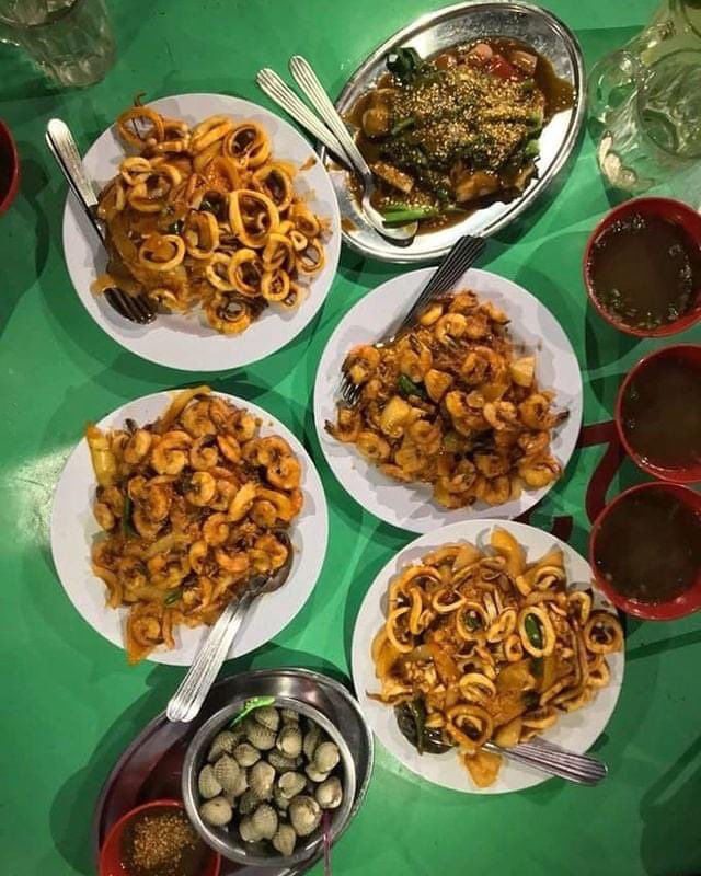 Korang kene try ni Nasi Goreng Udang Banjir dgn
Nasi Goreng Sotong Banjir😋

Tag kawan korang lepas habis PKP boleh la datang hehe

📍 Gerai Nasi Goreng Udang, Jalan Panglima Bukit Gantang, Ipoh, Perak