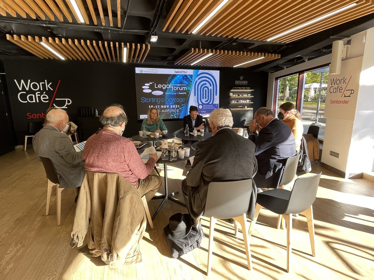 manolohu's tweet photo. Desayuno informativo #LegalForum21. @cristinasancho presidenta #FundacionWK y @emiliomart1411 de @Inkieto5 comparten con la prensa todas las novedades del evento. https://t.co/aVboz8TgT7