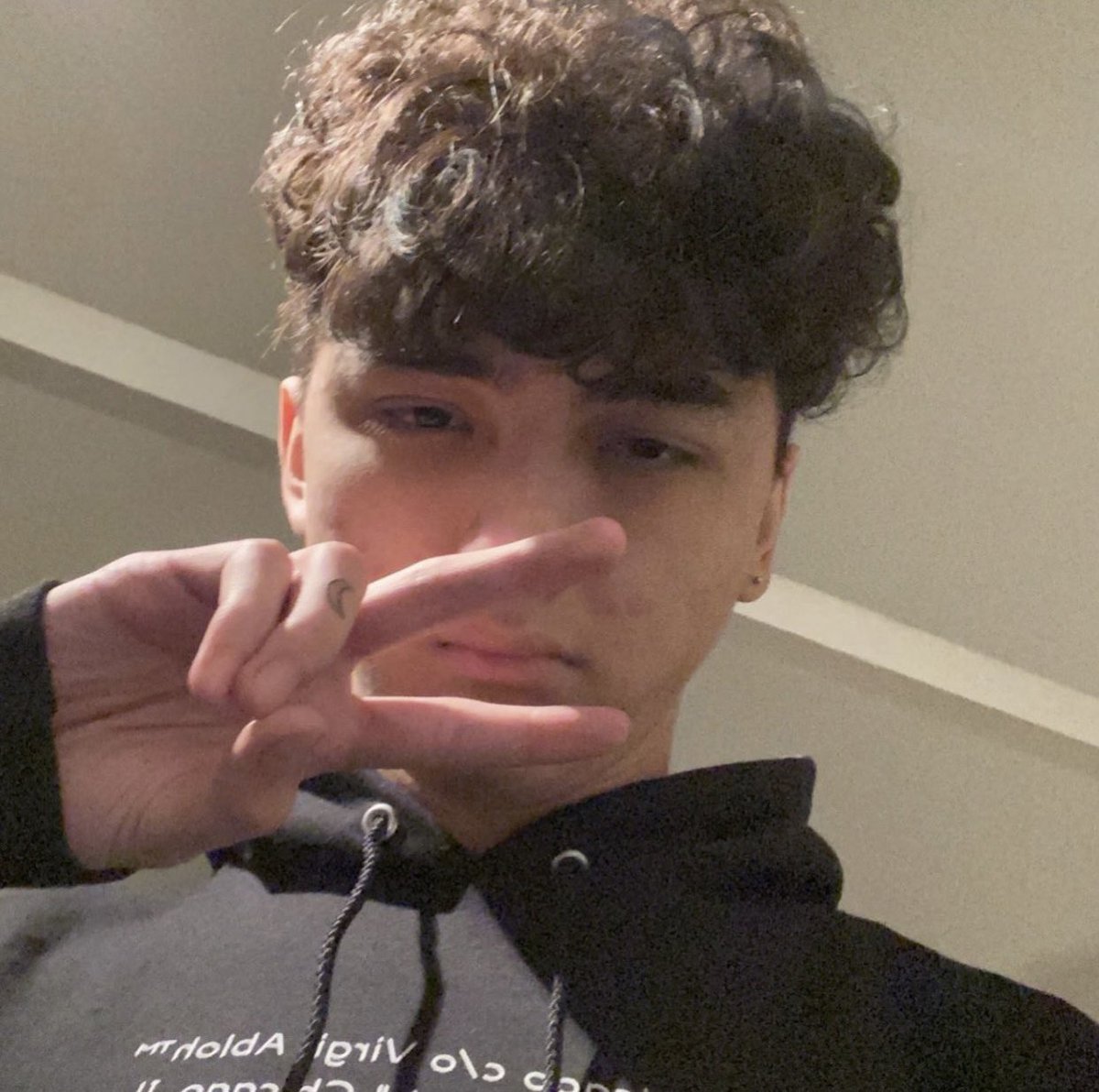 Animositi3s's tweet photo. It’s already been 1 whole year, still doesn’t feel real. Miss you brotha 🤍🖤🤍 #ripf3 #f3 https://t.co/8PW9dz6mfD