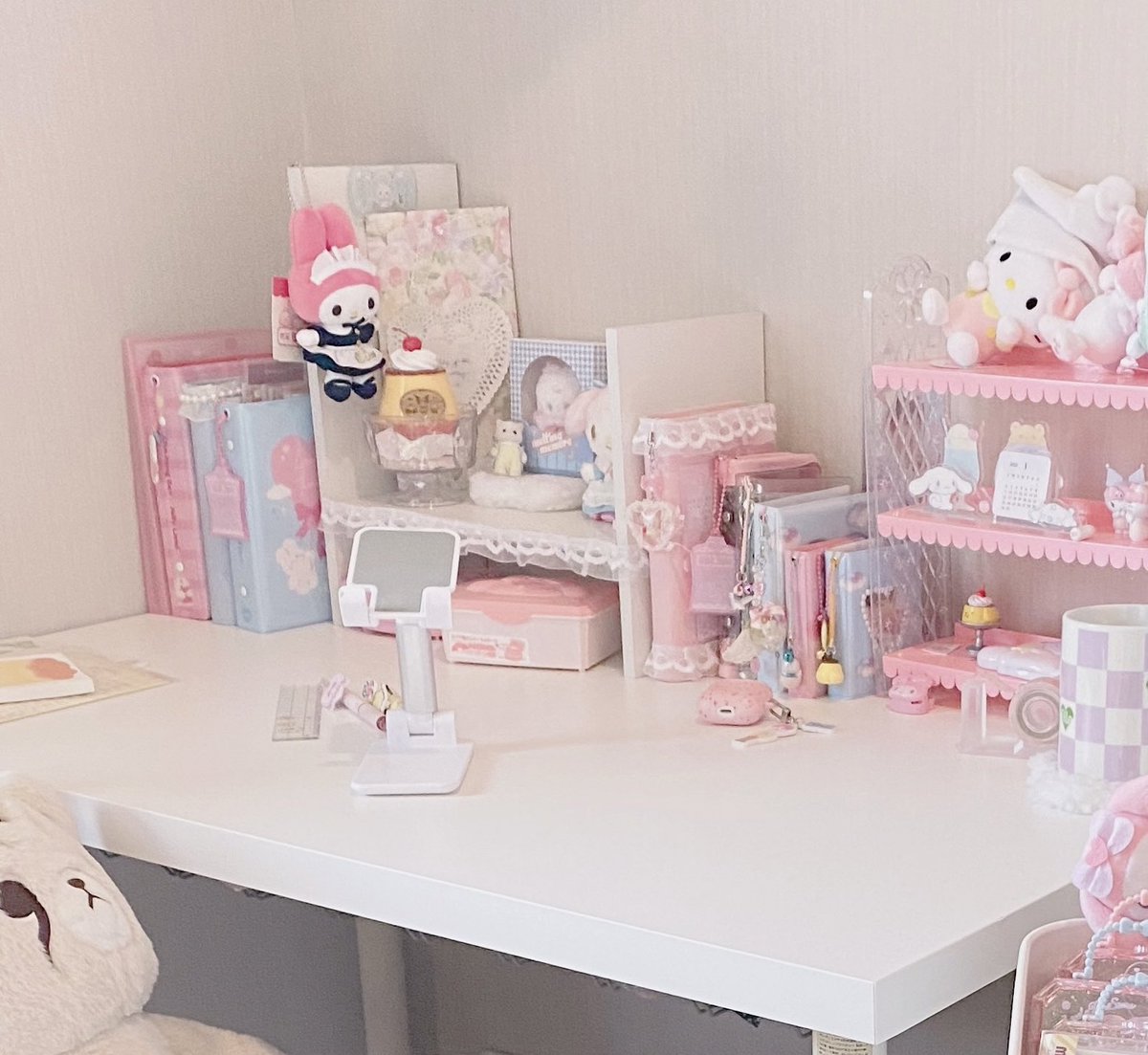 young__at_heart's tweet photo. 💭 a thread <3 must have items https://t.co/a5asA8NJRy