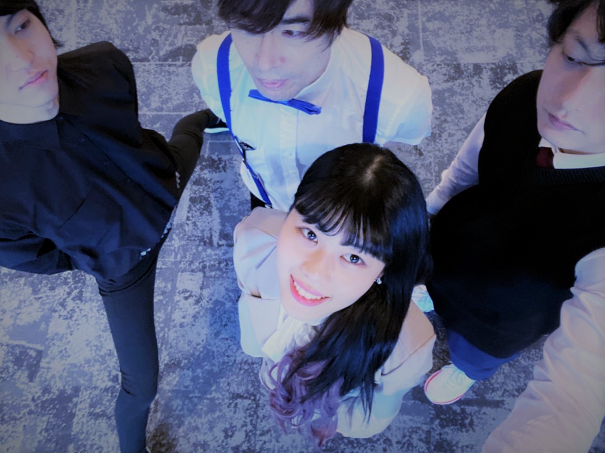 rinimo_official's tweet photo. 【rinimo!新アーティストフォト公開】

秋冬のアーティストフォトを今回はセルフで撮影しました。
#rinimo ＃バンド ＃写真 https://t.co/Kh4cCKAVQ6