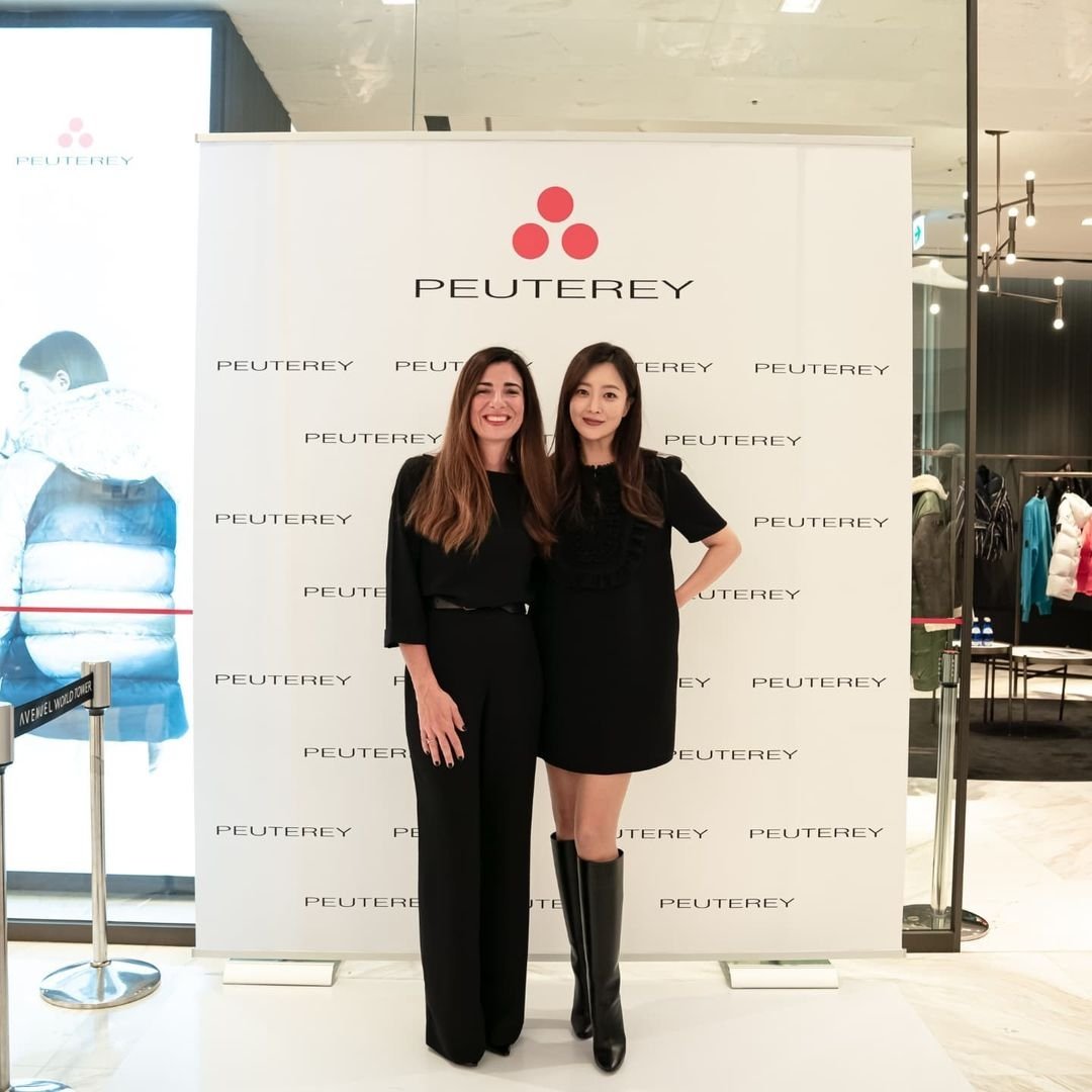 kimheesun_ph's tweet photo. Peuterey CEO visit related to Lotte World Tower Avenuel Store, Kim Hee-sun's event.

📸: jade_ms.kim https://t.co/pbVPD6ohJV