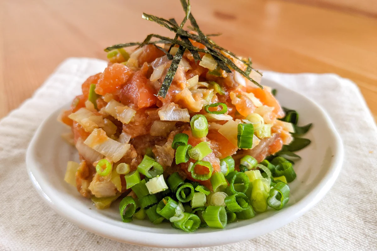 ポン酢やレモン汁の酸味がサーモンとよく合いそう！簡単2ステップで作れるお家居酒屋レシピ！