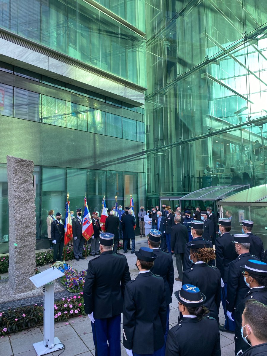 DGAC's tweet photo. Commémoration du #11novembre | La @DGAC célèbre l’#Armistice de la Grande guerre de 1914-1918 et rend hommage, en présence d'une délégation d'anciens combattants, à tous les morts pour la France 🇫🇷. https://t.co/ITWty7qduX