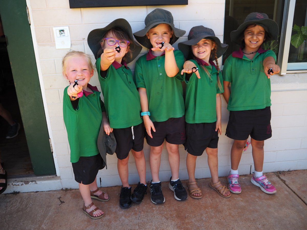 EarthScienceWA's tweet image. We're in Karratha this week also &amp;amp; had a wonderful visit to St Paul's PS! PP &amp;amp; Yr 1 classes used changing beads to learn about different kinds of light in sunlight. Yr 2 used scientific facts to write some creative stories about how their rocks formed. #PALMS thanks to @SantosLtd
