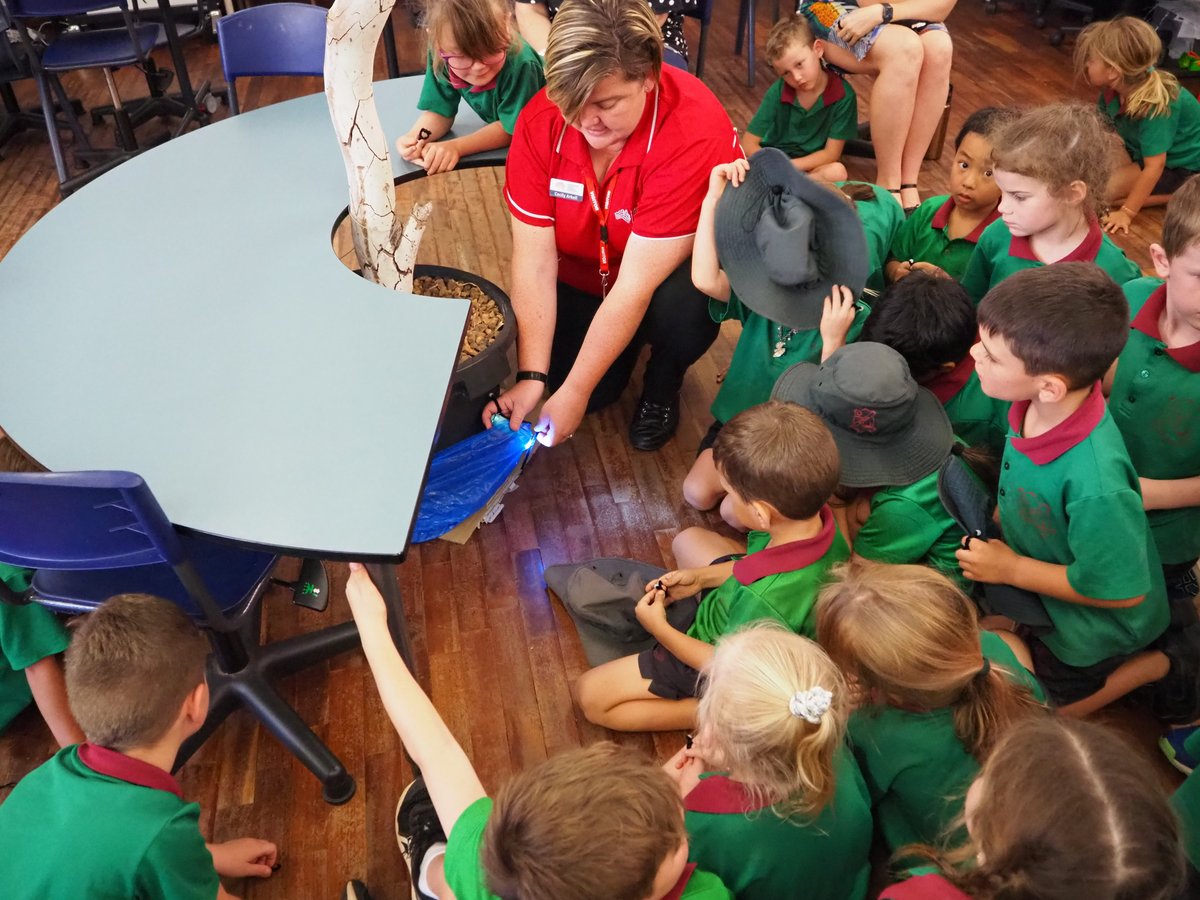 EarthScienceWA's tweet image. We're in Karratha this week also &amp;amp; had a wonderful visit to St Paul's PS! PP &amp;amp; Yr 1 classes used changing beads to learn about different kinds of light in sunlight. Yr 2 used scientific facts to write some creative stories about how their rocks formed. #PALMS thanks to @SantosLtd