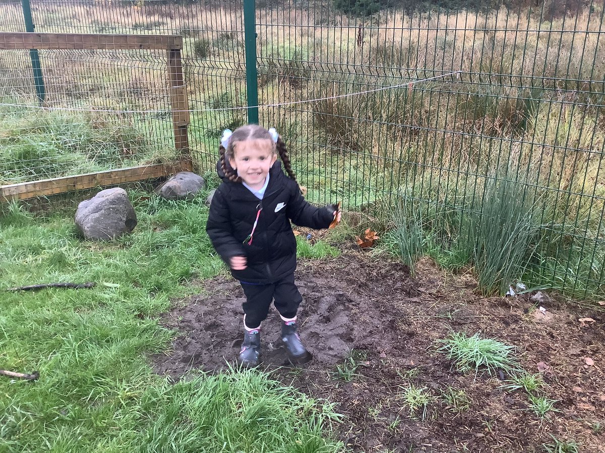 OABroadoak's tweet photo. Mila loves to be outside playing in the fresh air and mud #forestschool #eyfs #muddyface https://t.co/VvFusLqyIj