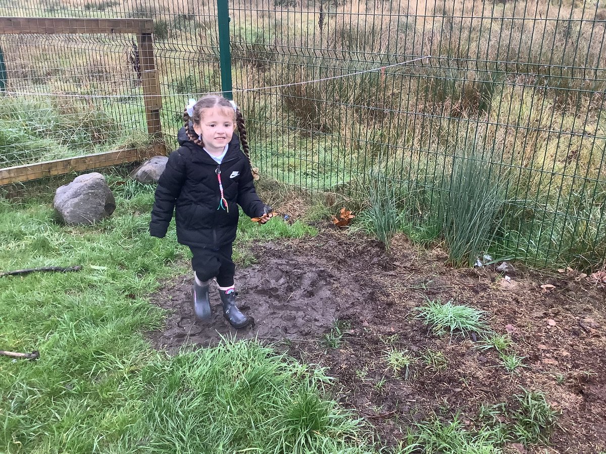 OABroadoak's tweet photo. Mila loves to be outside playing in the fresh air and mud #forestschool #eyfs #muddyface https://t.co/VvFusLqyIj
