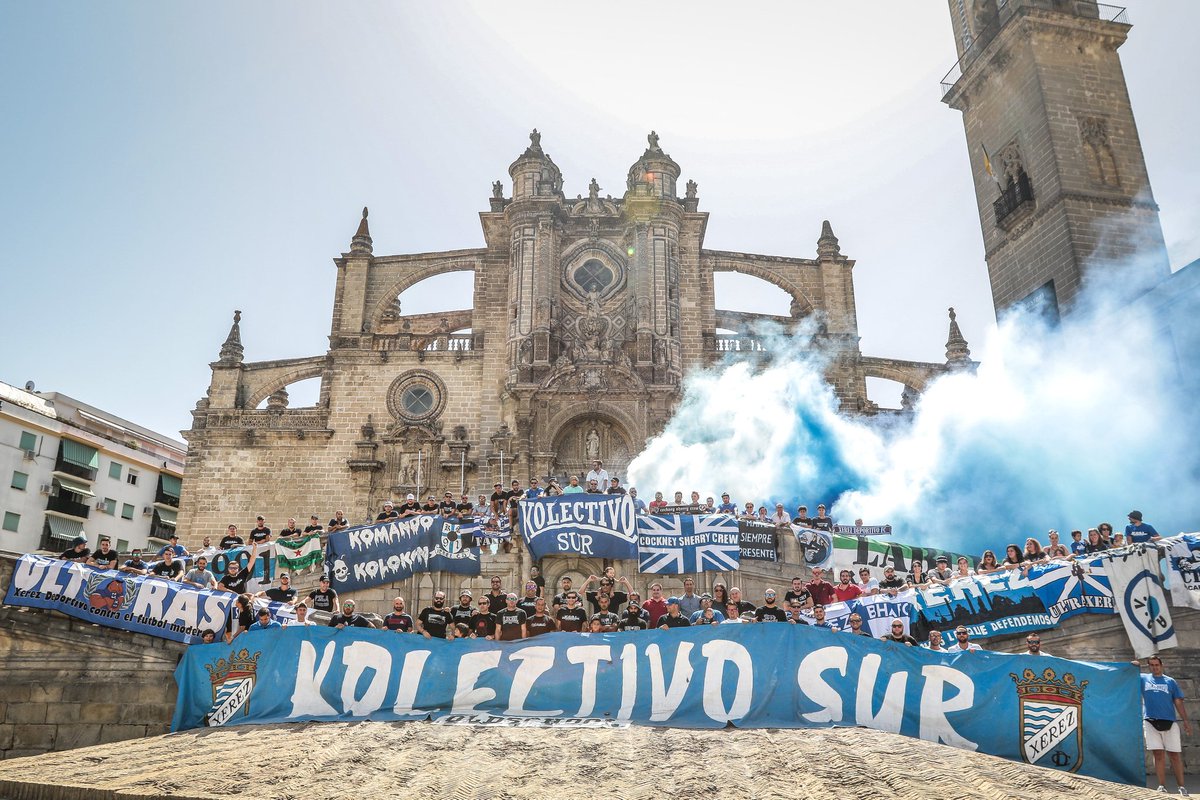 KolectivoSur91's tweet photo. 10 de Noviembre de 1991 nace la historia de nuestro grupo, enhorabuena a las personas que han hecho posible esta forma de vivir el xerecismo.
Feliz 30 aniversario a los que en algún momento habéis animado, viajado, reído, llorado, luchado con los Ultras del Xerez, sois parte 🎂 https://t.co/dbzf728oXx