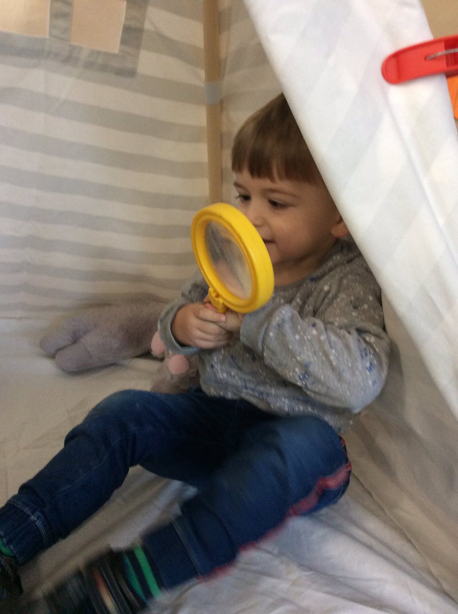 TH_Nursery1's tweet photo. Playing with our friends and reading books in our new wigwam. #THLearnEY 👀📚 https://t.co/MHU5UiJI6K