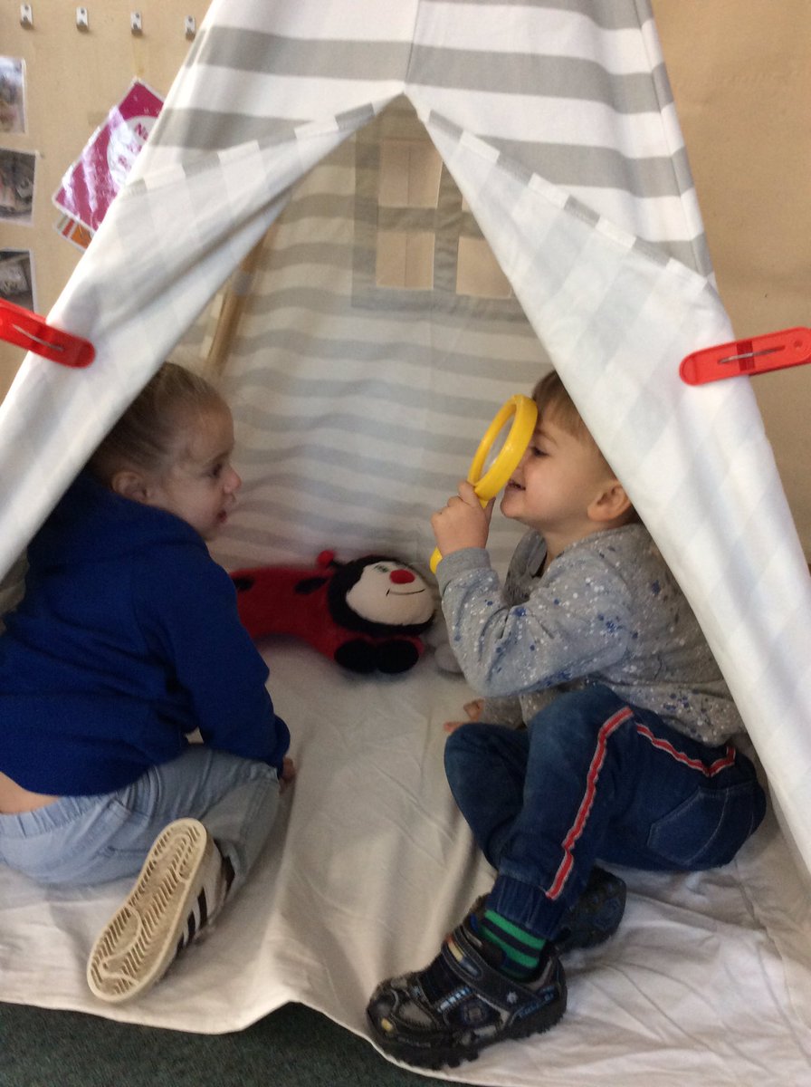 TH_Nursery1's tweet photo. Playing with our friends and reading books in our new wigwam. #THLearnEY 👀📚 https://t.co/MHU5UiJI6K