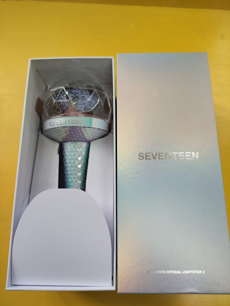 digo_idn's tweet photo. Hayoo siapa nih yang udah siap buat acara ntar malem, kira kira siapa ya yang bakalan dapetin merchandise.🤔

#SEVENTEENdiLazada
#ReadyToLoveLazada
Siap Nonton Super Show https://t.co/Ev9Cq939GM