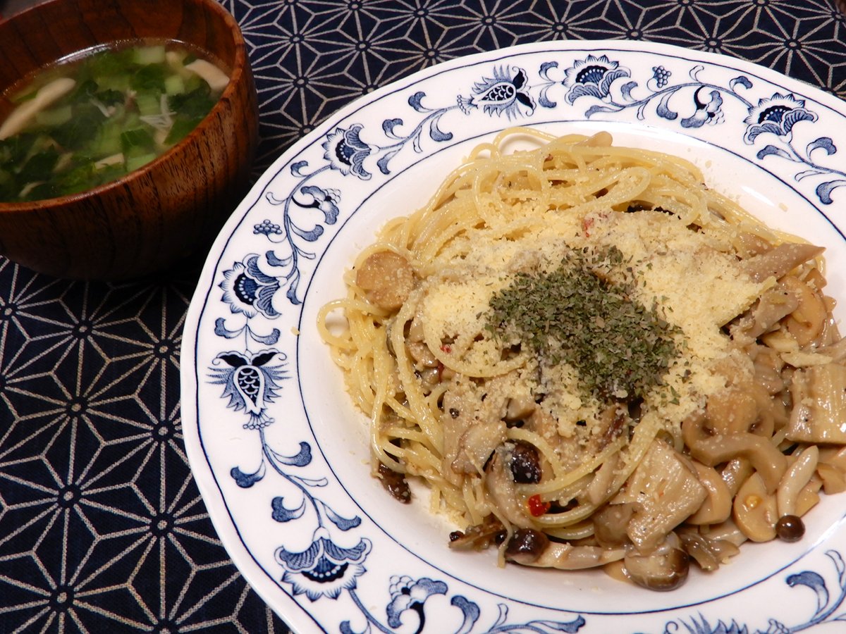 キノコ全部入りで作ったのは久々な、炒めキノコのオリーブオイル漬け。パン、パスタ、スープなど色々使えます。
#レシピ #キノコ #オリーブオイル #狐娘 