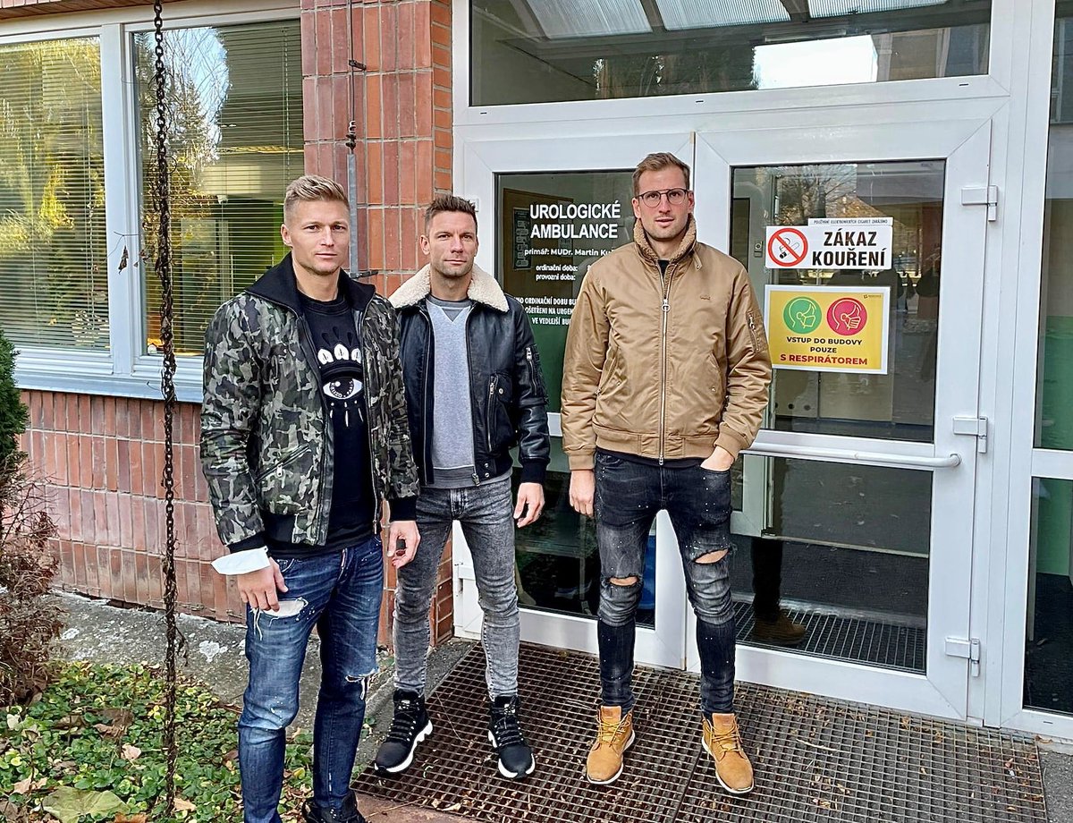 footballzlin's tweet photo. FOTBALOVÝ MOVEMBER ⚽️ 

TOMÁŠ POZNAR, VÁCLAV PROCHÁZKA a MARTIN FILLO absolvovali preventivní vyšetření prostaty a varlat ve zlínské nemocnici Tomáše Bati. 

„Věříme, že tím inspirujeme další muže,“ vzkázal Tomáš Poznar ➡️  https://t.co/8GASDOSJCd

PREVENCE JE PŮL ZDRAVÍ 💪 https://t.co/foTM3m7Oey