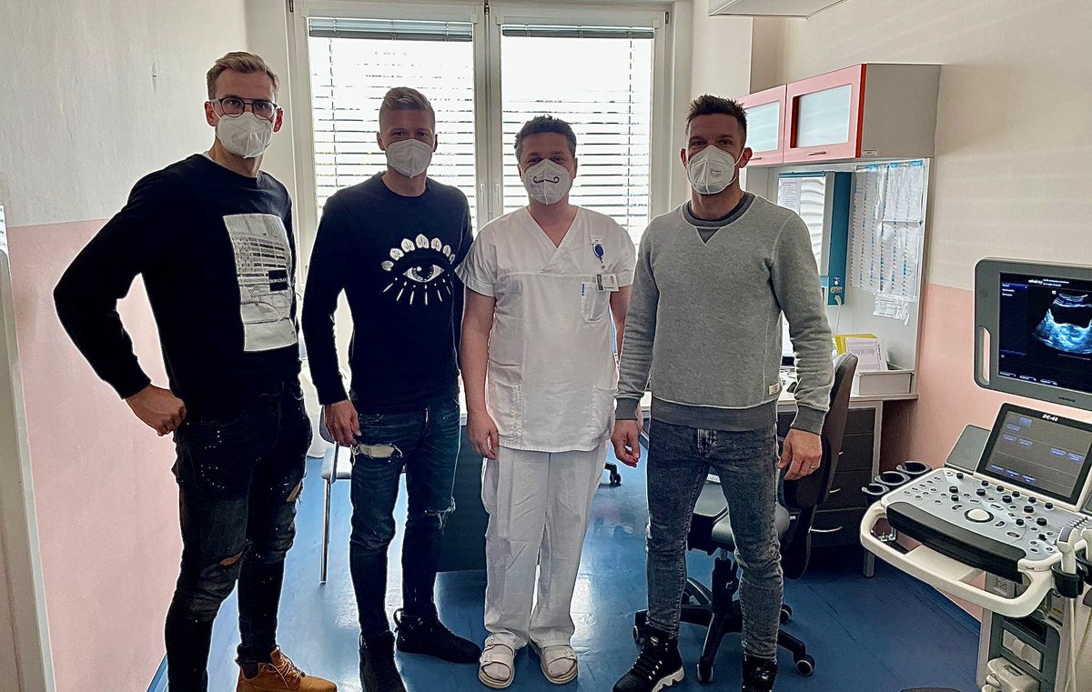 footballzlin's tweet photo. FOTBALOVÝ MOVEMBER ⚽️ 

TOMÁŠ POZNAR, VÁCLAV PROCHÁZKA a MARTIN FILLO absolvovali preventivní vyšetření prostaty a varlat ve zlínské nemocnici Tomáše Bati. 

„Věříme, že tím inspirujeme další muže,“ vzkázal Tomáš Poznar ➡️  https://t.co/8GASDOSJCd

PREVENCE JE PŮL ZDRAVÍ 💪 https://t.co/foTM3m7Oey