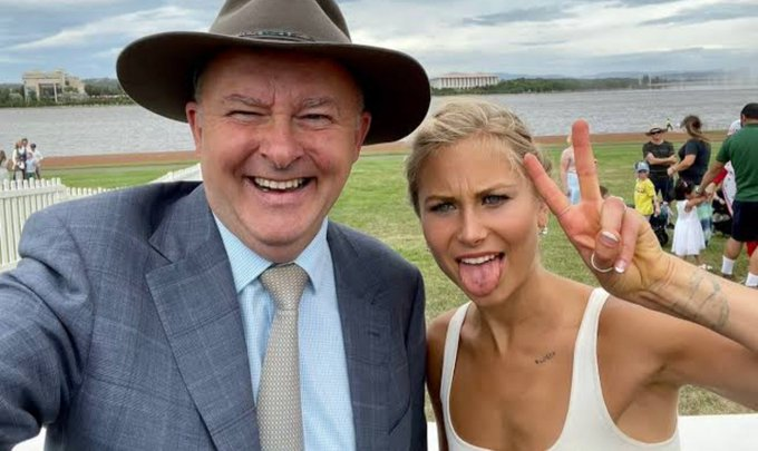 last_jones's tweet photo. I must say ,I have never had so many comments on a picture. and its all to do with the young lady. some very nasty people out there. I am shocked in peoples comments and attitude. no I am disappointed. after the way women have been treated. shame on some of your remarks. https://t.co/M7obIP4oAI