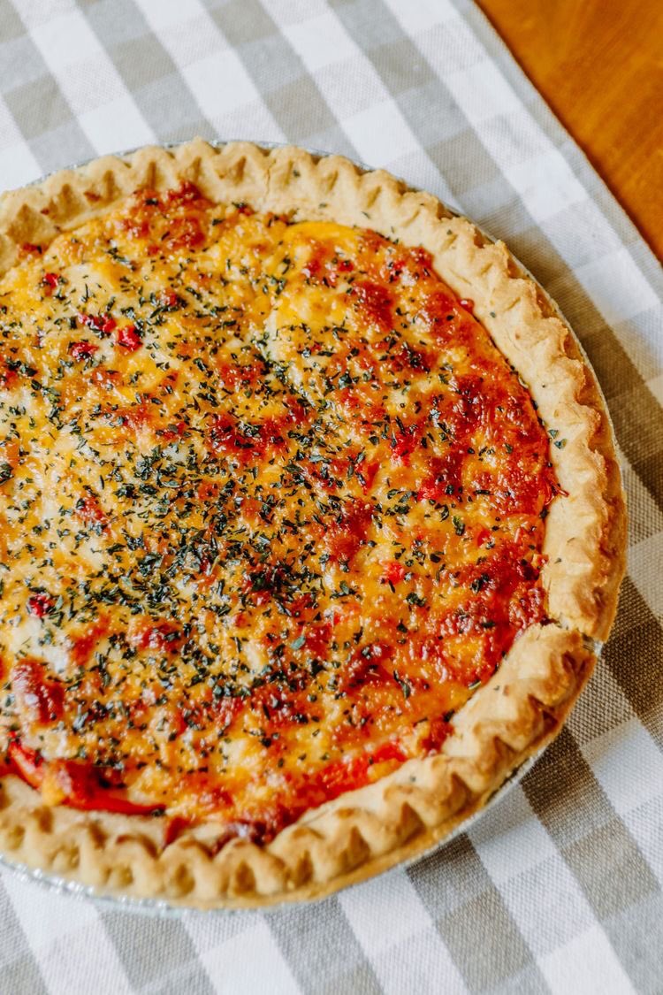 Agro2o_'s tweet photo. 🍅Tomato pie is layered with cheese 🧀 ,  tomatoes, and 🌱fresh garden herbs that come together in a flaky crust. 
If you like loaded pizza, then you have no idea what you’re missing out on! 😋
#agro2o #Tomato #gardening #plant #hydroponics #RecipeOfTheDay https://t.co/dEBOKVKYnY
