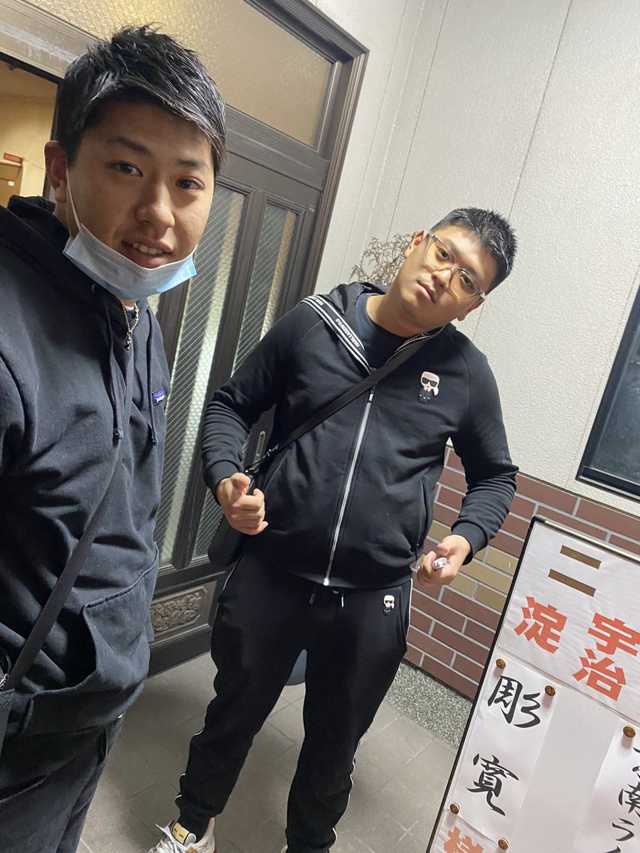 abcdeee24529813's tweet photo. 🤝🤝🤝 https://t.co/hnUSxStJsr