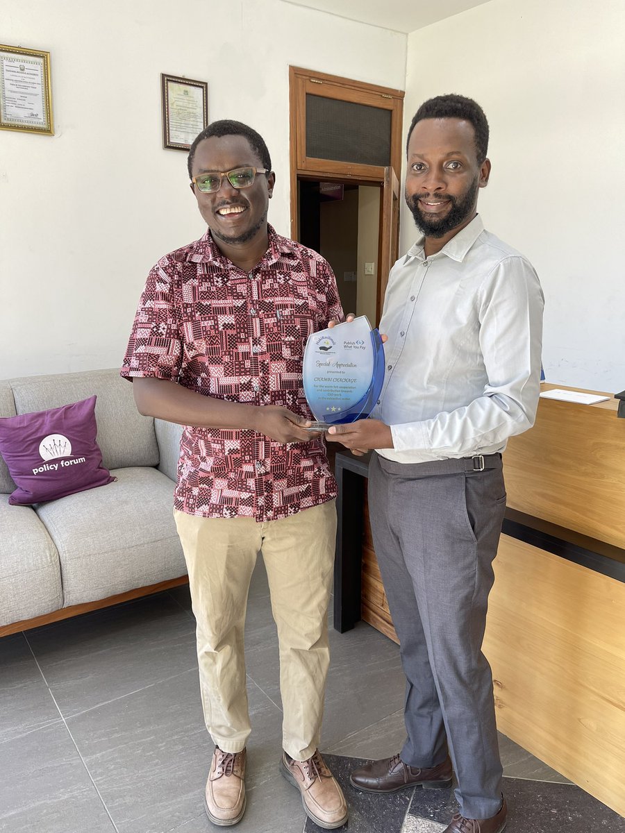 policy_F's tweet photo. #HappeningNow This award was handed out by the Executive Director of Policy Forum @Semkae to @Udadisi @ChambiChachage as recognition and appreciation towards his outstanding support in extractive work. The award was initially presented by @HakiRasilimali at #CSOWeek2019 https://t.co/au8op65mBv
