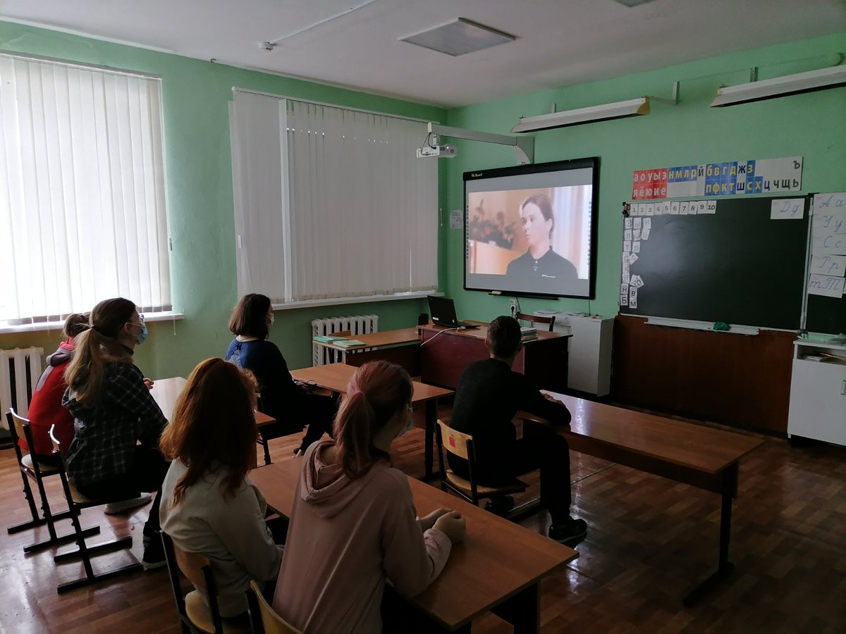 Что объединяет специалистов по созданию одежды от уличной до высокой моды,как подобрать ткани,какими навыками должен обладать модельер–об этом сегодня шел«Модный разговор» в рамках #Шоупрофессий,где учащиеся также познакомились с высокотехнол.производ. комплексом лёгкой промыш-ти
