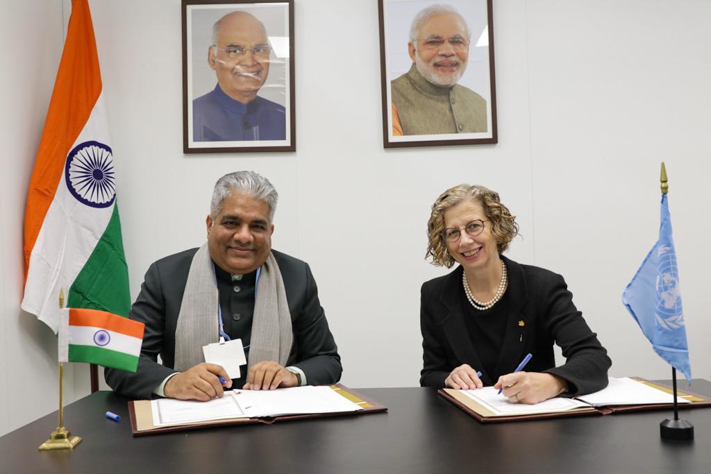 byadavbjp's tweet photo. Good start to the day in Glasgow with the signing of the Host Country Agreement between the Government of India and @UNEP in a spirit of friendly cooperation for establishing Country Office of UNEP in India. Extended my compliments to Executive Director UNEP Ms @andersen_inger. https://t.co/oUvGyyEkwT