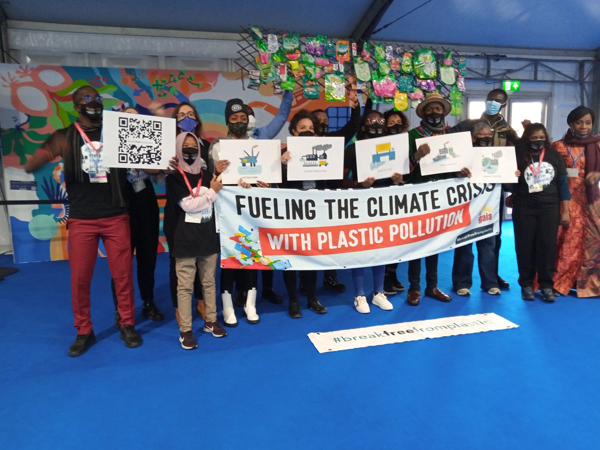 CEJADKenya's tweet photo. Today @CEJADKenya joined @brkfreeplastic campaign at #COP26 to demand for the ban of Plastics.
Our message was ,we are tired of managing Plastic crisis.
@GAIAnoburn
#SupfreeEAC https://t.co/WnTv1BtqUx