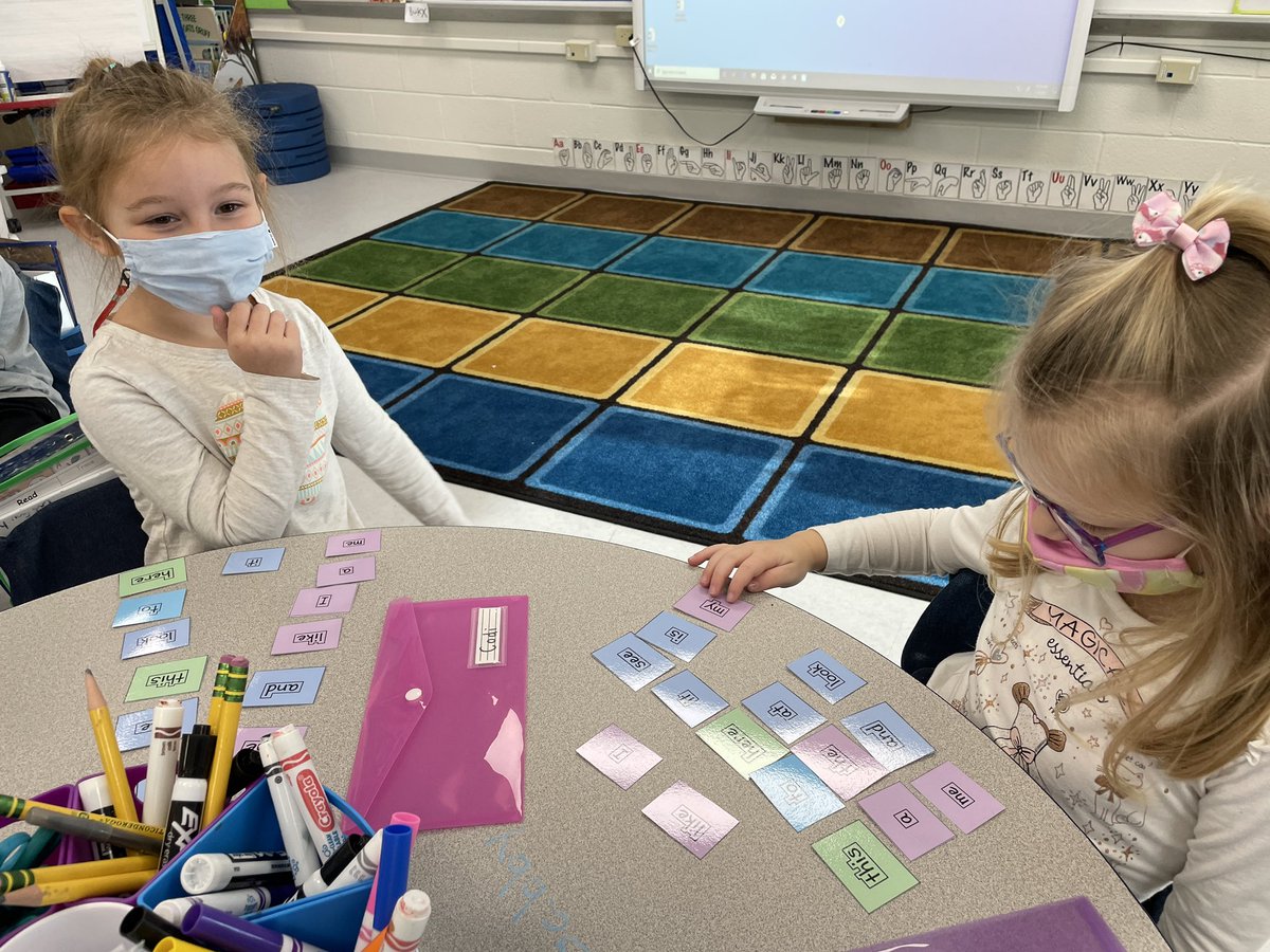 ReneeVarnum's tweet photo. This week during Phonics, we played the game, “Guess My Rule” using our Snap Words. We also went on a Snap Word hunt to see how many we could find in different fonts. #tcphonics https://t.co/HIvfIH5quq