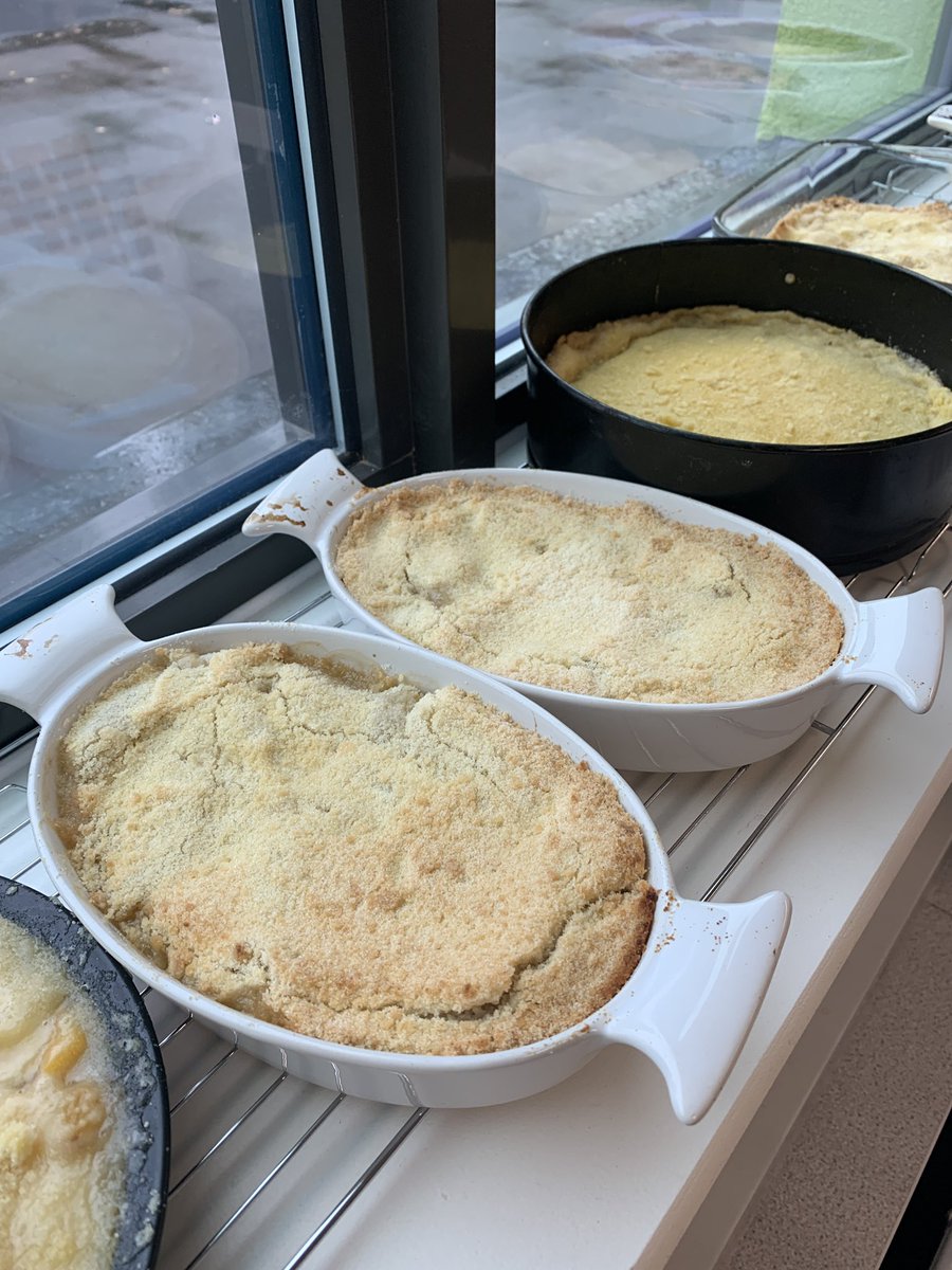 CaFoodtech's tweet photo. It’s all about Y7 fruit crumbles this week. Skills learned: stewing fruit & the ‘rubbing in’ method for the crumble. The food room smells AMAZING! Well done Y7! #cooking #foodlessons #fruitcrumble #cookingskills #chilternacademy https://t.co/vzxL77t3Xb