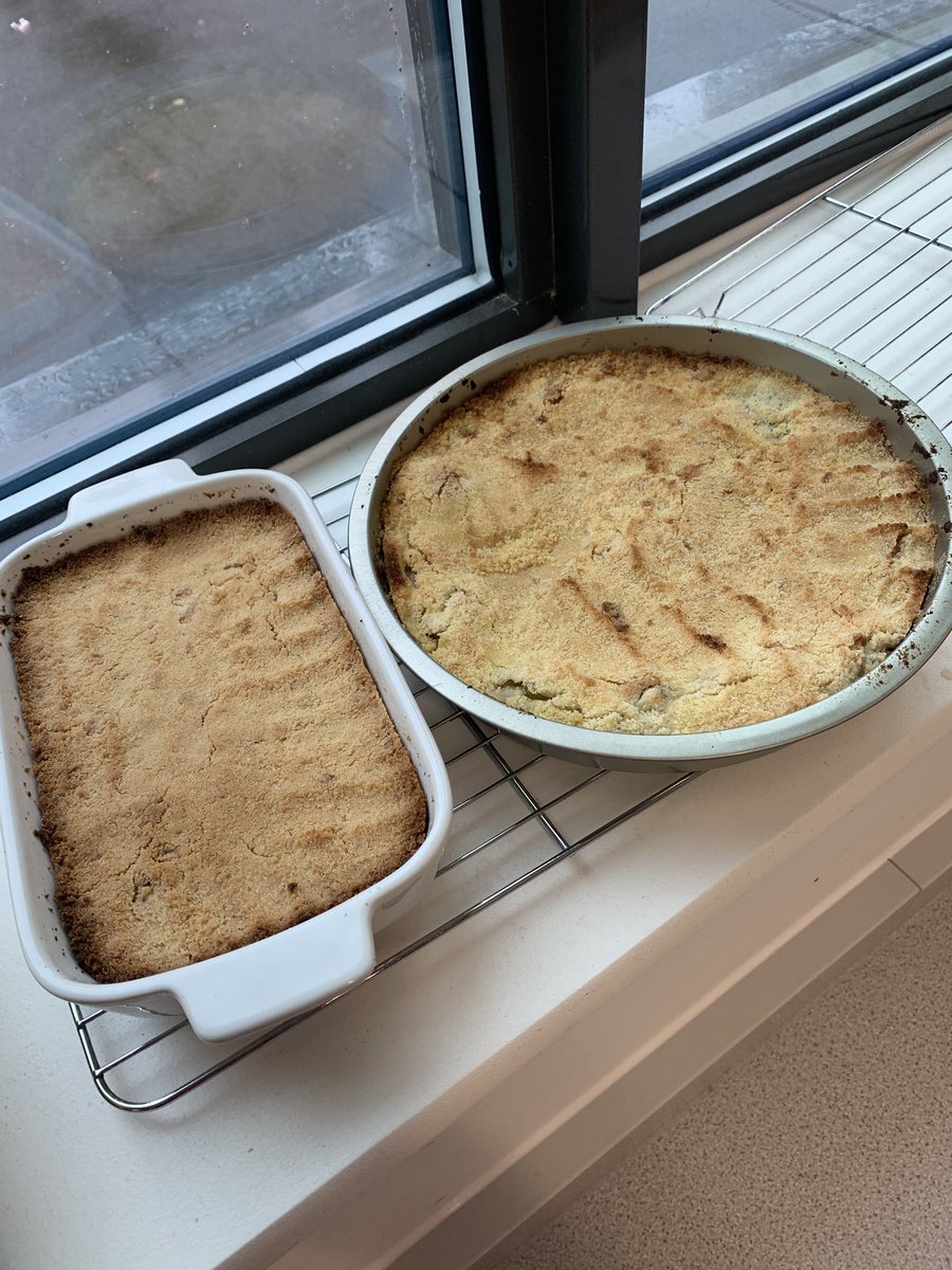 CaFoodtech's tweet photo. It’s all about Y7 fruit crumbles this week. Skills learned: stewing fruit & the ‘rubbing in’ method for the crumble. The food room smells AMAZING! Well done Y7! #cooking #foodlessons #fruitcrumble #cookingskills #chilternacademy https://t.co/vzxL77t3Xb