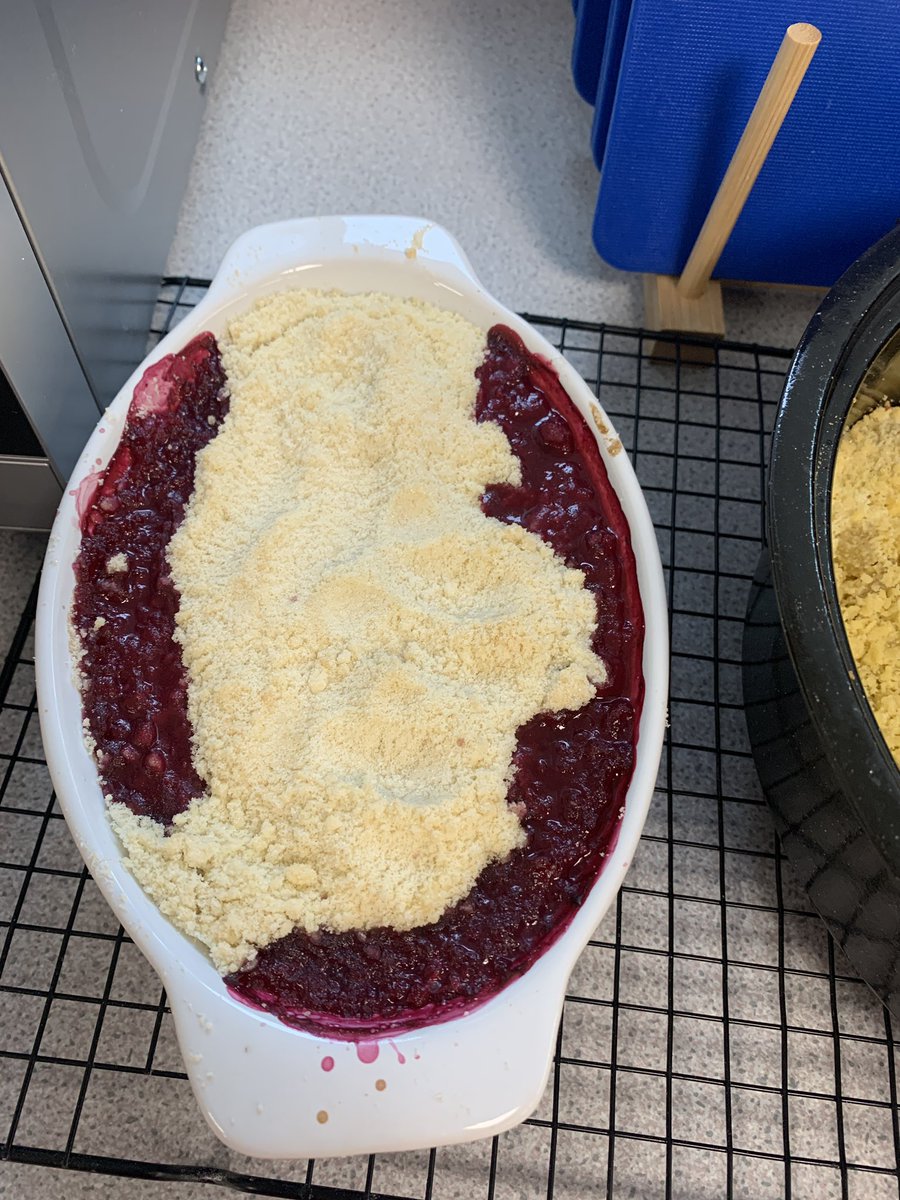 CaFoodtech's tweet photo. It’s all about Y7 fruit crumbles this week. Skills learned: stewing fruit & the ‘rubbing in’ method for the crumble. The food room smells AMAZING! Well done Y7! #cooking #foodlessons #fruitcrumble #cookingskills #chilternacademy https://t.co/vzxL77t3Xb