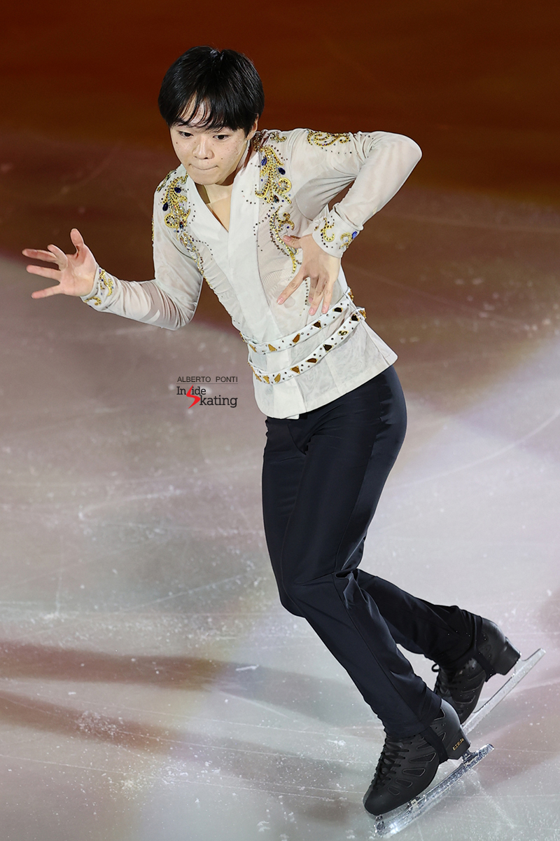 insideskating's tweet photo. What a cat, what a dancer: @yuma_kagiyama05 skating to #Vocussion in the exhibition gala of #GPItaly.
#InsideSkatingHighlights https://t.co/dtRsuo7Ryt