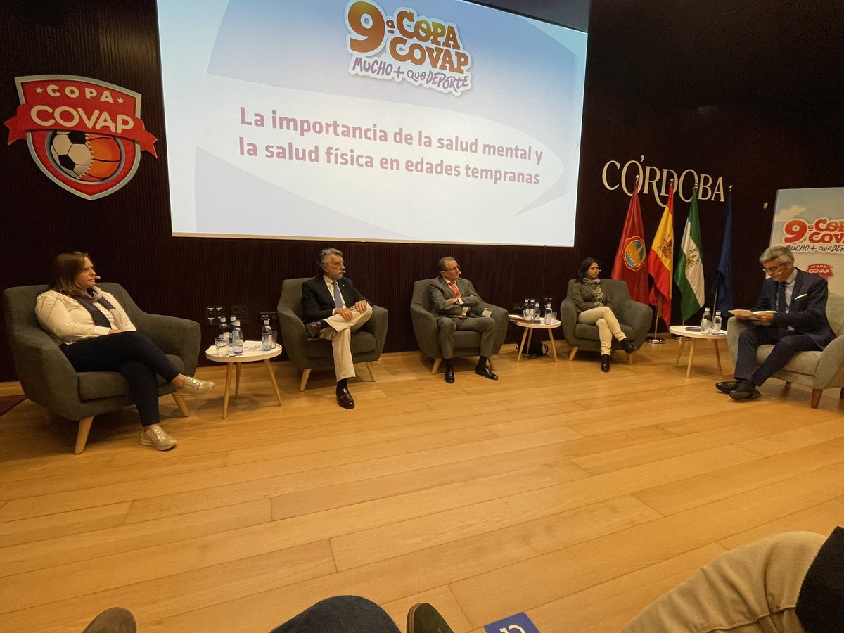En la presentación de la novena edición de la <a href="/CopaCOVAP/">Copa COVAP</a> que en su sede en Almería se celebrará en la <a href="/Viator_C_DXtiva/">ciudadeportivaviator</a> de <a href="/Viatoraldia/">Ayuntamiento de Viator</a>