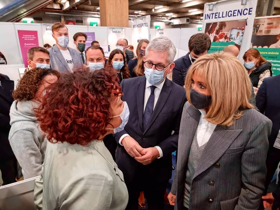 La_FNESI's tweet photo. #SANTEXPO | @Mathilde_FNESI a rencontré Madame Brigitte Macron, présidente de la @FondHopitaux &amp; Monsieur @fredvalletoux, président de @laFHF.

Elle a pu évoquer le sujet de la santé mentale des étudiant•e•s en #sciencesinfirmieres, priorité de la #FNESI https://t.co/3Xr051gTBn