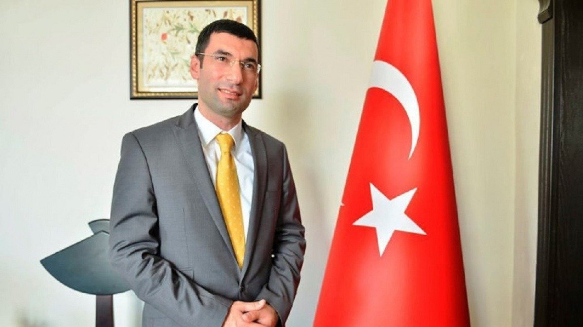 haydarbaloglu1's tweet photo. 10 Kasım 2016’da, görevi başında hain teröristler tarafından şehit edildi. Mütevazı kişiliği ve hizmet aşkıyla milletimizin sevgisini kazanan Vatanımızın kahraman evladı; Kaymakamımız Muhammet Fatih Safitürk’ü şehadetinin yıl dönümünde rahmetle anıyorum. https://t.co/5lwr0eCxMp