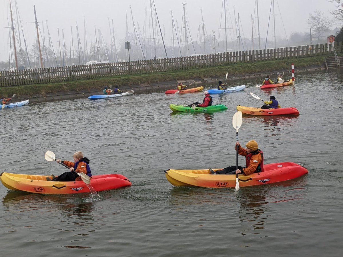 HarpAcademy1's tweet photo. Dahl class kayakers this afternoon #fellowshipafloat #pe https://t.co/rCFhDK0BtY