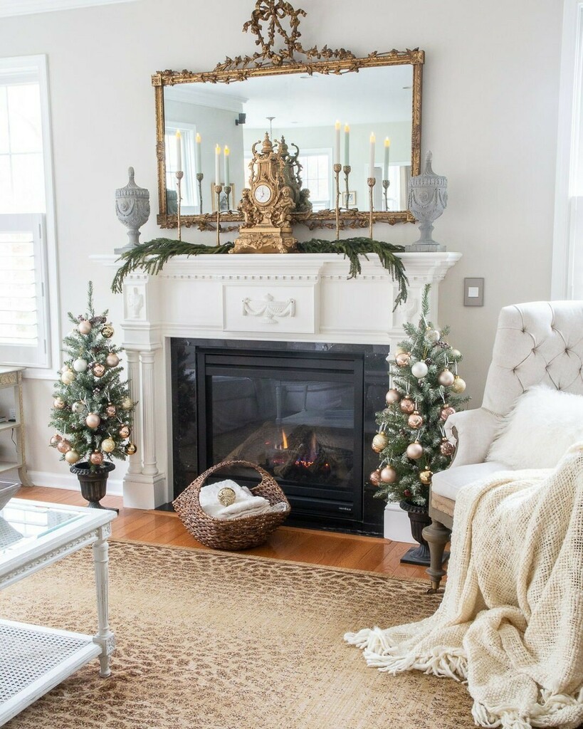 Designthusiasm's tweet photo. I’m not a fan of tomato red.⁣
⁣
In fact, I feel pretty much the same about red and green for Christmas as I do about orange in autumn decor.  It’s not that I avoid it at all costs, but it’s definitely not my preference. There are so many softer and p… https://t.co/vYE4dJpjkK https://t.co/OQfzzVKIfs