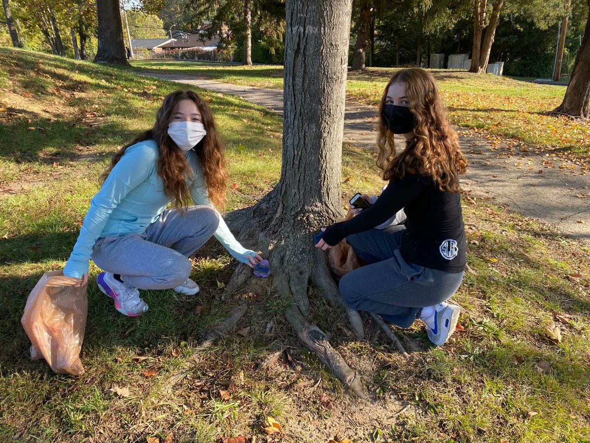 LindberghFlyers's tweet photo. Truman Middle School held its annual service day on Thursday, Nov. 4. Each Flyer Time class worked to plan and implement various service projects to help the community. Projects included cleaning parks, collecting items for donation, and spreading positivity. #WhyWeFly #FlyKind https://t.co/a76qkHhKFy
