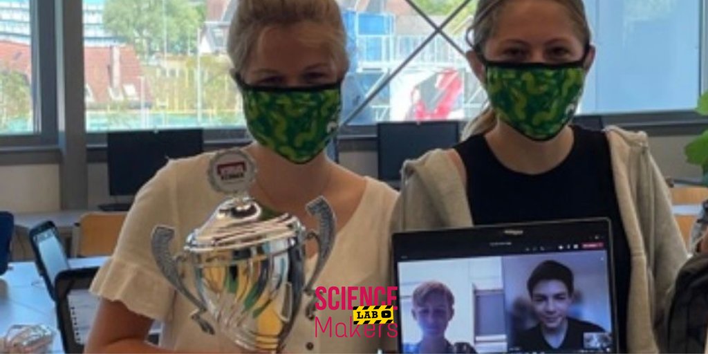 ScienceMakersNL's tweet photo. “Het was interessant om te leren hoe muggen het virus overbrengen en om iets te bedenken wat dat kan stoppen.” Joek, Fien, Viggo &amp; Loes (leerlingen @KKCtechnasium) wonnen in de categorie social impact van project #viruskenner https://t.co/bfedvZV09Q #SMANL #jongtalent @Technasium https://t.co/afeIgIJsOp