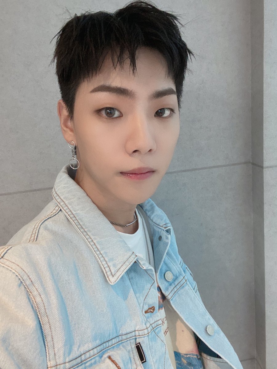 니 머가 달라졌냐고!