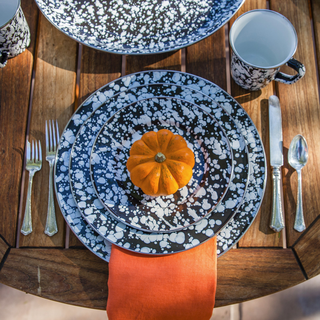 GoldenRabbitUSA's tweet photo. Falling for outdoor entertainment with bright &amp; durable porcelain on steel dinnerware!
.
.
.
#GoldenRabbit #OutdoorScenes #DurableEnamelware #ShatterproofEnamelware #SteelDinnerware https://t.co/ad2b16IREF