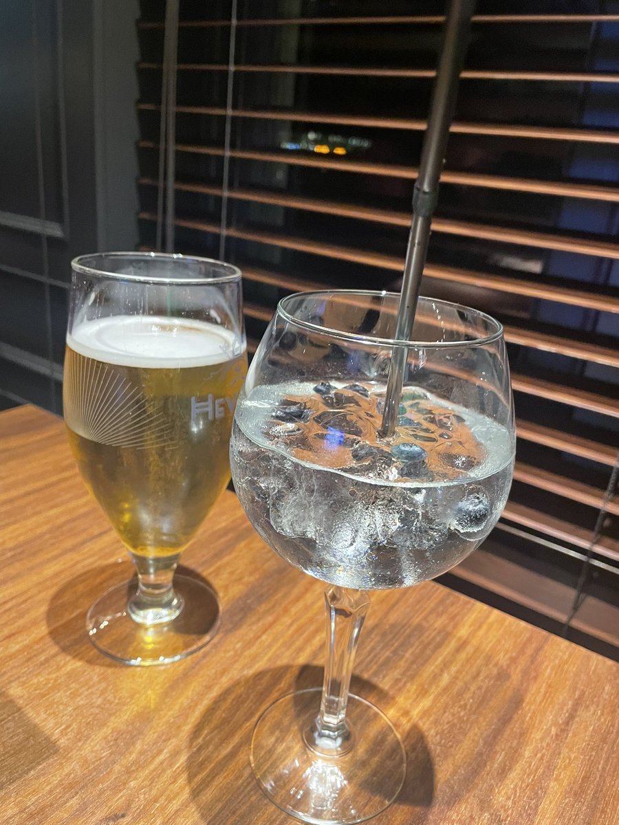 Wilmadeighan1's tweet photo. Birthday drinks last night ❤️❤️#beingtreated #lastyearofmy30s #nextyearim40😩😩😩😩😩 https://t.co/mjkHVzxvN5