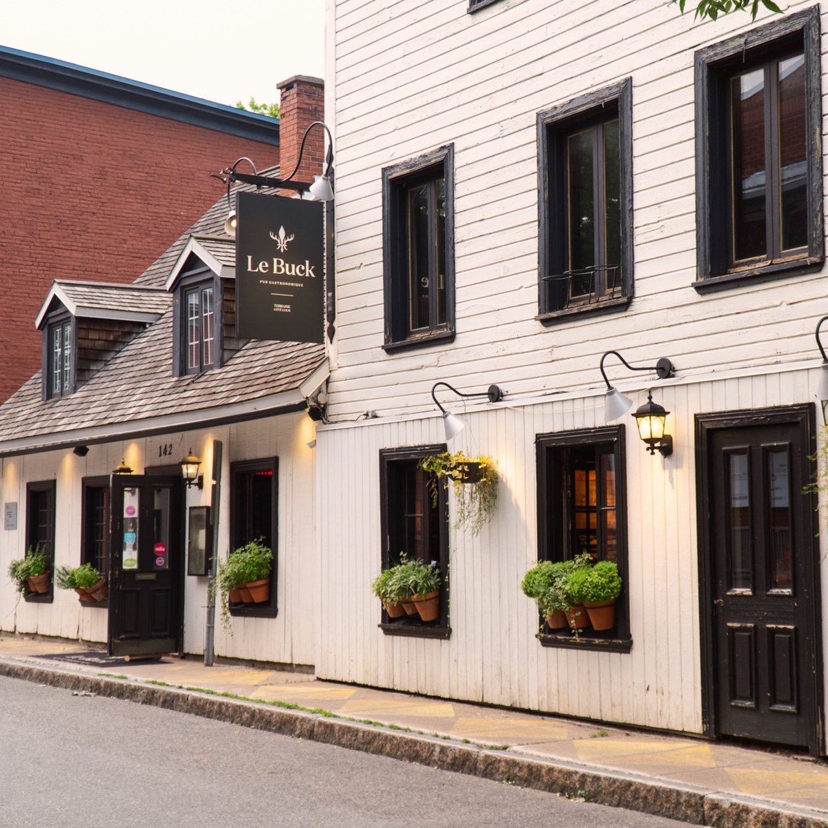 LeBuckTR's tweet photo. « Mon resto favori de la ville, j’y reviens encore et encore! Une ambiance agréable dans un bâtiment historique, une terrasse hors pair, des plats différents et gourmands, des drinks savoureux. À goûter. » 🙏🏻

Jennifer Doré-Dallas de @moimessouliers https://t.co/KEvowuKc4A