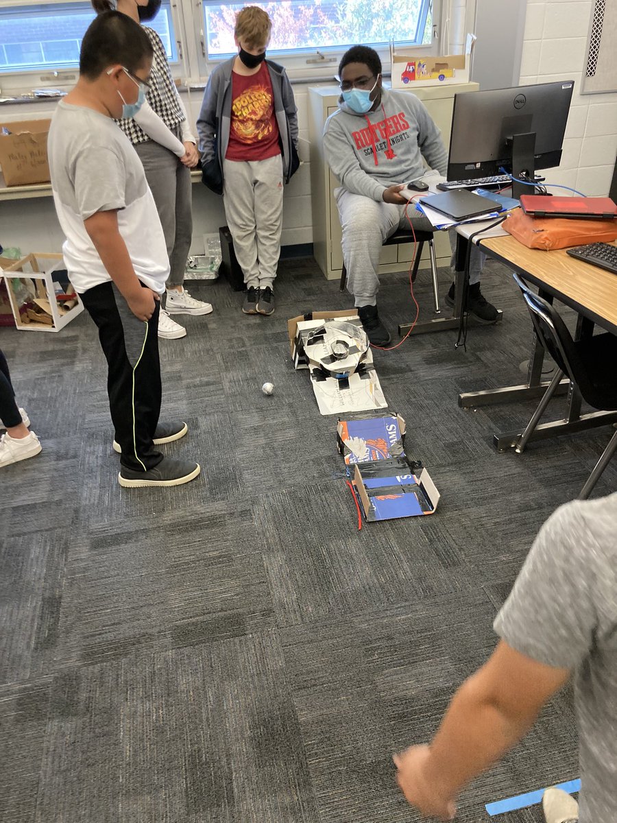 csinthemiddle's tweet image. STEM at its best! My 7th graders showed off their hand crafted input devices at ourArcade Game Showcase today. The inputs were built with cardboard, aluminum foil, MakeyMakey pcb and other house hold items. Especially proud of this Skee Ball game that worked every time!
